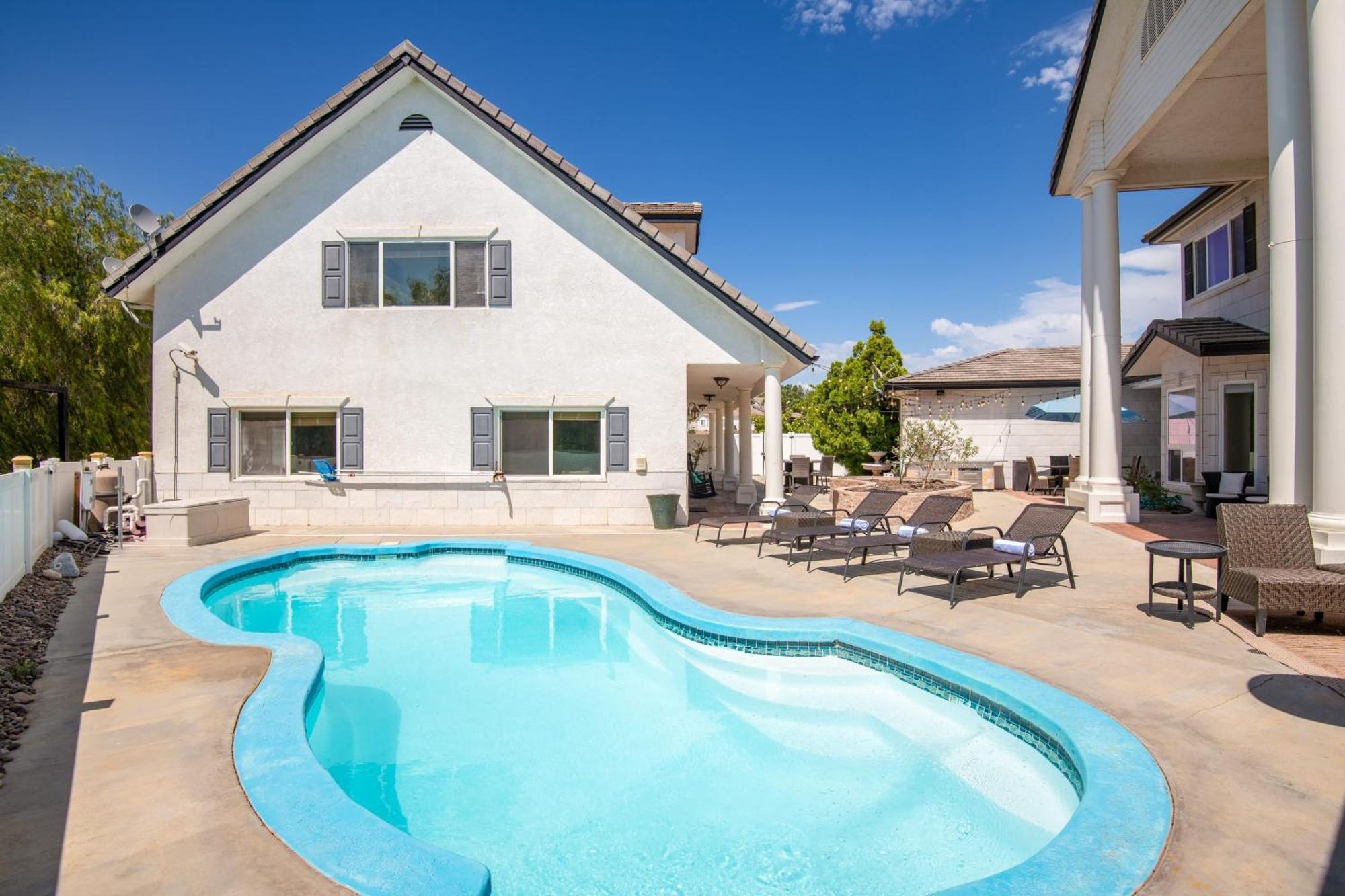 Grand Contento By Avantstay Extraordinary Estate W Pool Hot Tub Movie Room Temecula Dış mekan fotoğraf